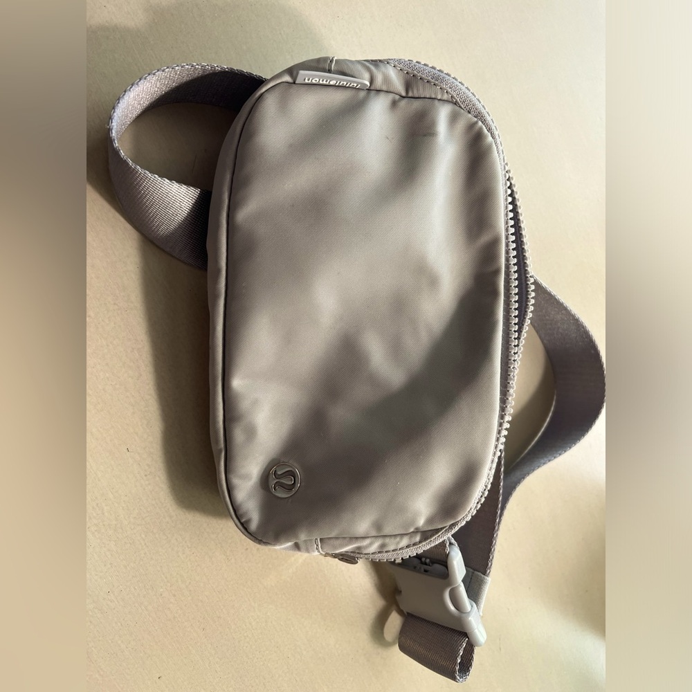Lululemon everywhere belt bag GUC